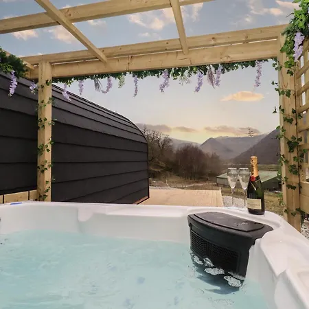 Jenny - Crossgate Luxury Glamping Penrith